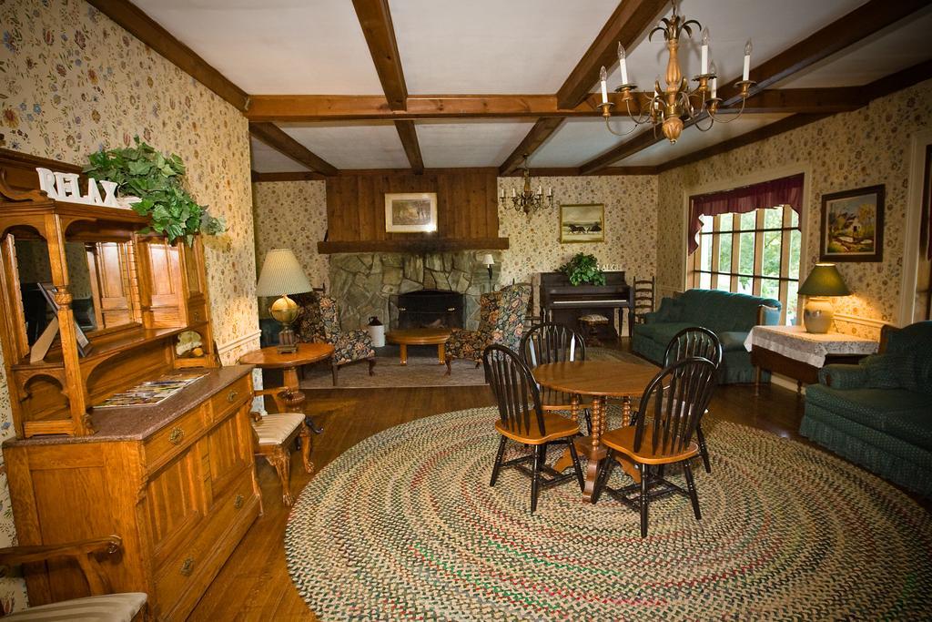 Winter Clove Family Inn Round Top Екстериор снимка